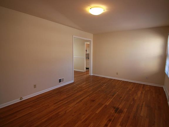 4th image of 5806 Western Ave