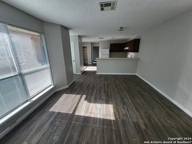 1 bed, 1.0 bath, 895 sqft, $1,035 — Photo 4