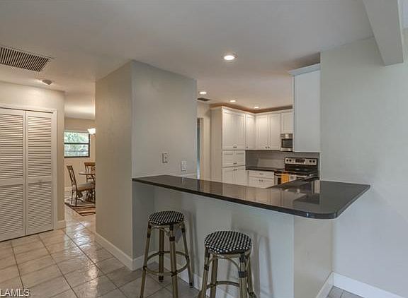 5th image of 4615 SW 20th Ave