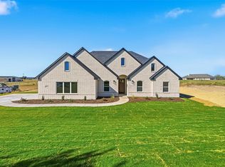 650 Sanger Dr, Springtown, TX 76082