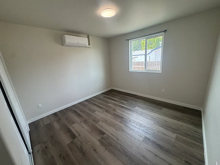 629 E Newport Ave #A — Photo 12