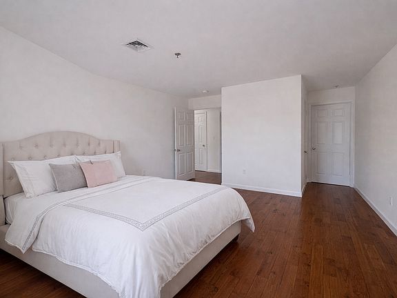 5th image of 65 Fairview St APT 3C