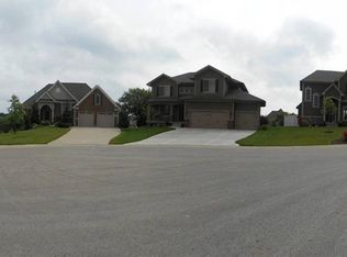 1405 NE Country Ln, Lees Summit, MO 64086
