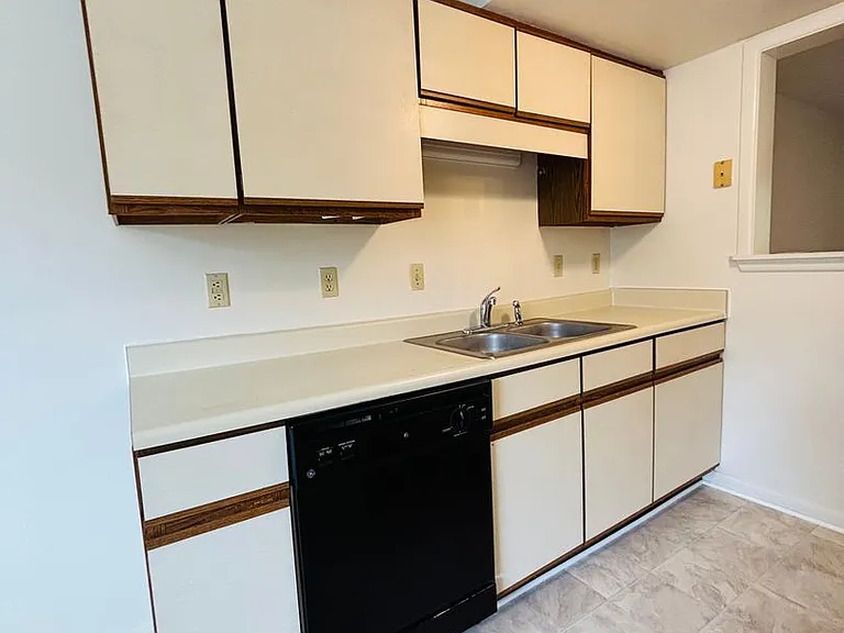 253 Fairfax Rd — Photo 9