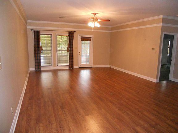 4th image of 916 Garden Ln