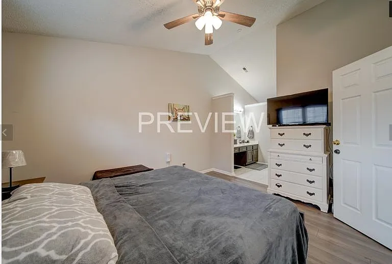 2418 Celosia Dr — Photo 8