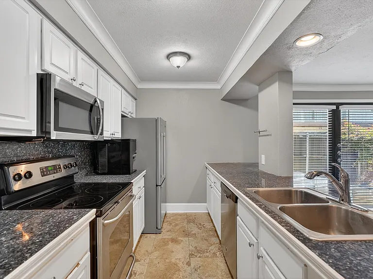 5932 Sandhurst Ln #114 — Photo 16