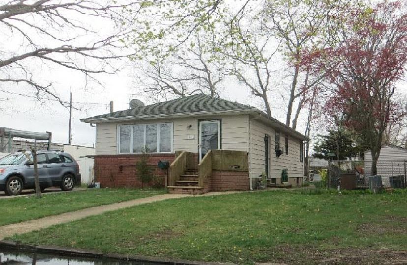 2nd image of 111 N 9th St