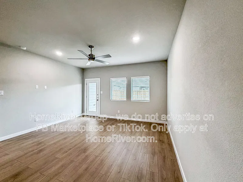 4 bed, 4.0 bath, 2537 sqft, $2,700 — Photo 3