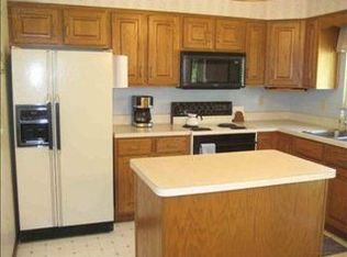 208 S West St, Fenton, MI 48430