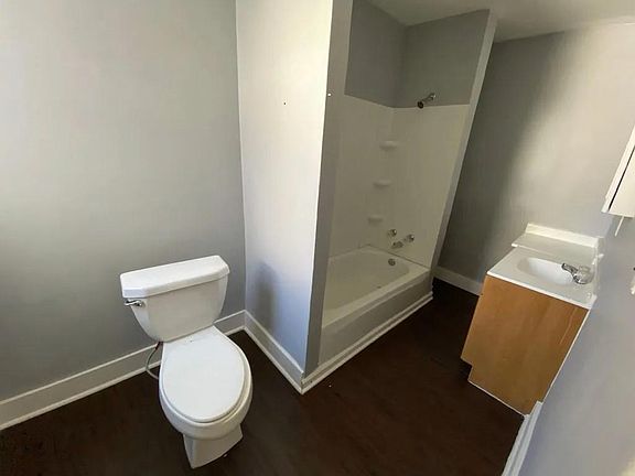 3rd image of 2702 W Jefferson St #2
