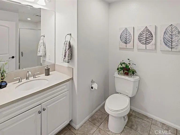553 S Kroeger St — Photo 17