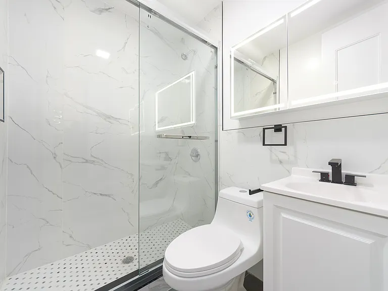 161 W 54th St #301B — Photo 5