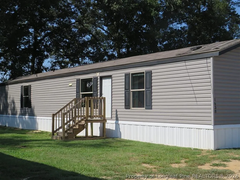 3 bed, 2.0 bath, 864 sqft, $1,000 — Photo 1
