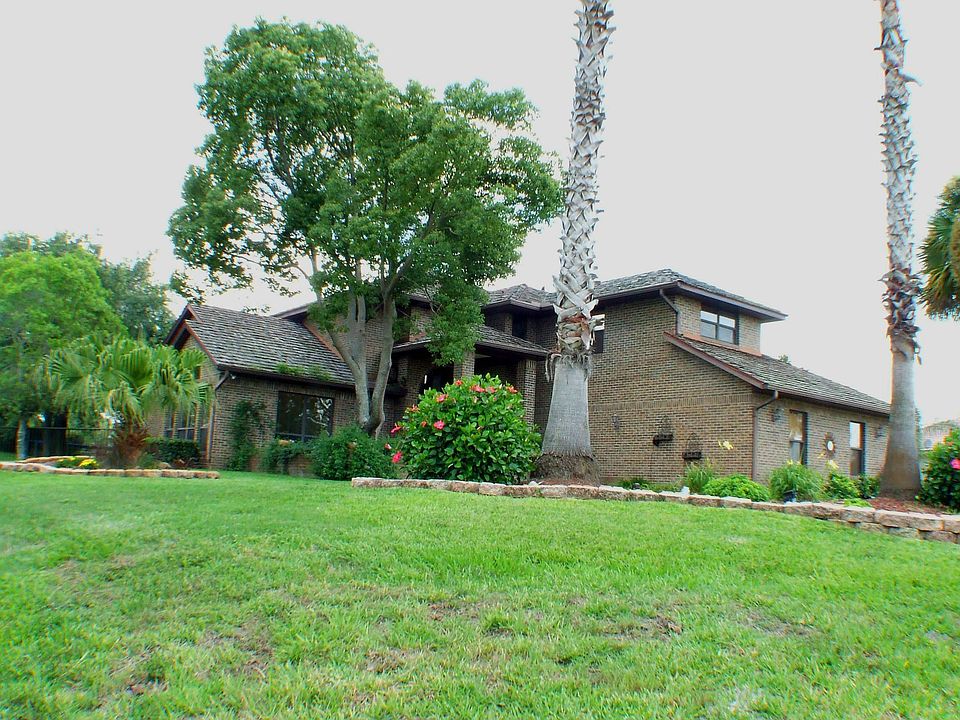 2nd image of 1998 Country Club Dr