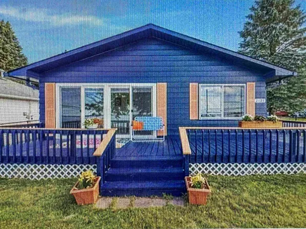 2121 Heightsview Dr, Houghton Lake, MI 48629