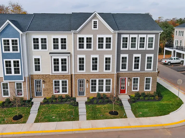 6722 Upland Manor Dr — Photo 1