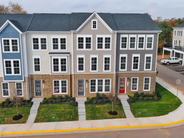 6722 Upland Manor Dr, Gainesville, VA 20155
