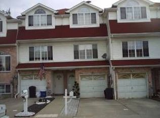 15 Ladd Ave, Staten Island, NY 10312
