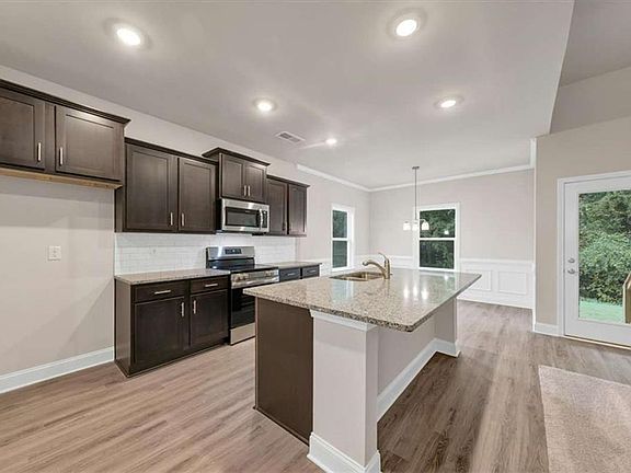 5th image of 216 Rhett Dr
