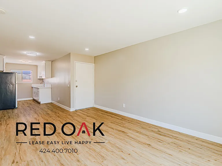 921 W 82nd St #24 — Photo 8