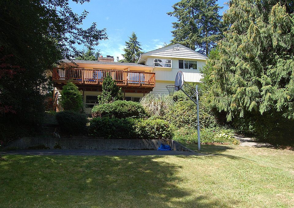 New Cedar Deck (2007) and Huge Back Yard