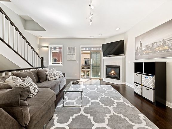 4th image of 922 Warren Ave Unit 305