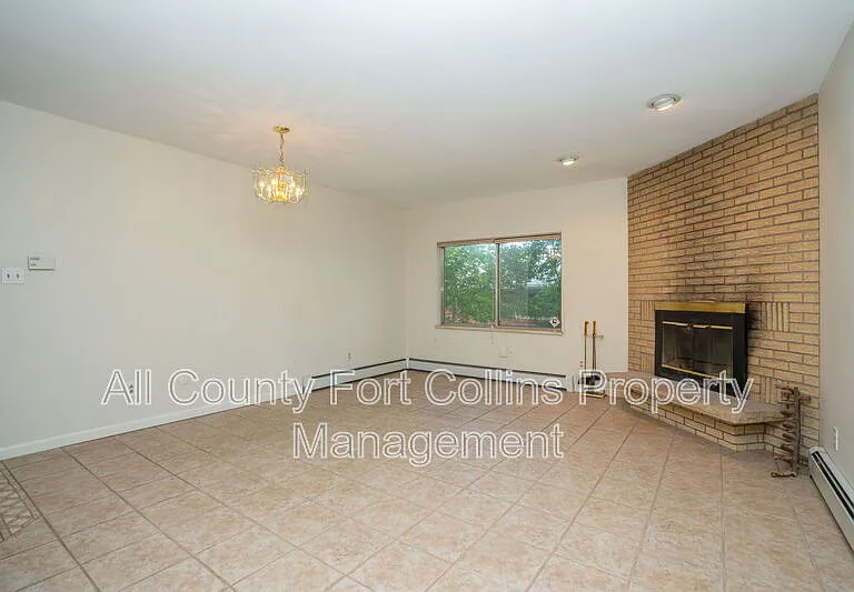 508 Louise Ln — Photo 9