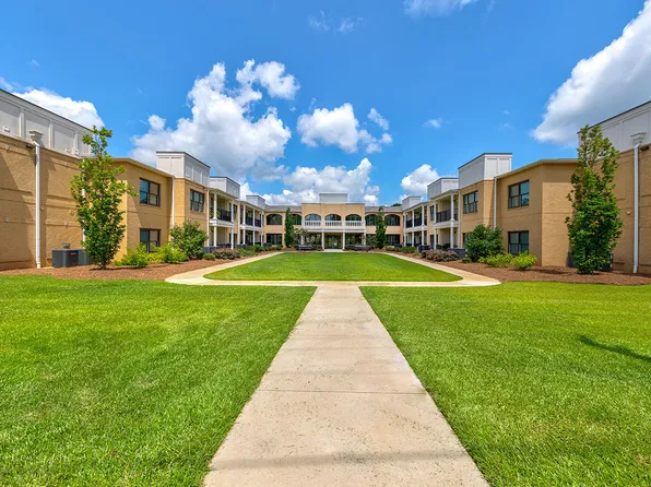 Silver Lakes, 439 W Jefferson St #214, Madison, GA 30650