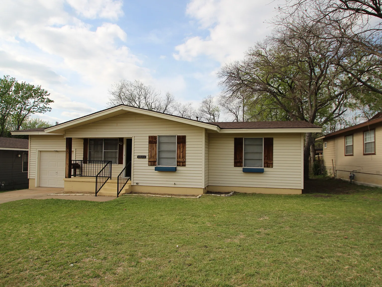 3 bed, 842 sqft, $1,450 — Photo 3