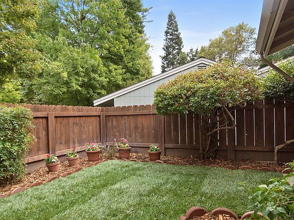 4th image of 6723 Vivienda Ln