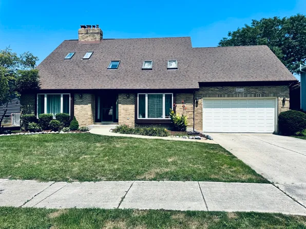 2545 Leach Dr, Naperville, IL 60564