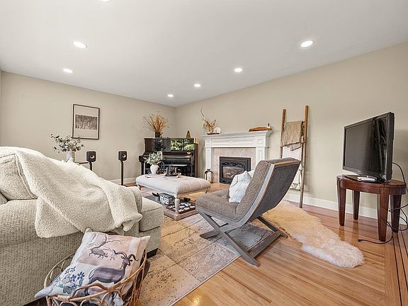 5th image of 7488 Whelen Ct