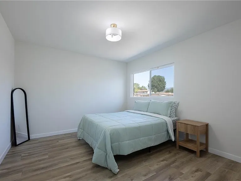 5030 N Lyman Ave — Photo 5