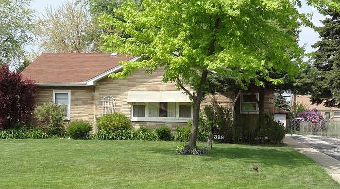 Front of house and yard