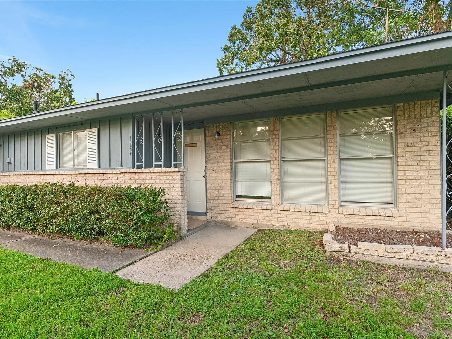 3 bed, 1.0 bath, 1542 sqft, $1,600 — Photo 2
