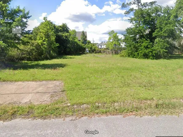 117 Hickory St, Pass Christian, MS 39571