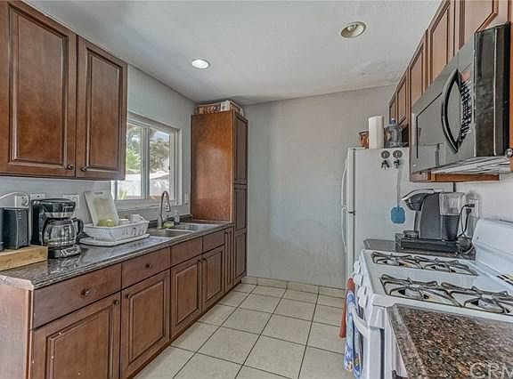 5th image of 15622 Sequoia Ave