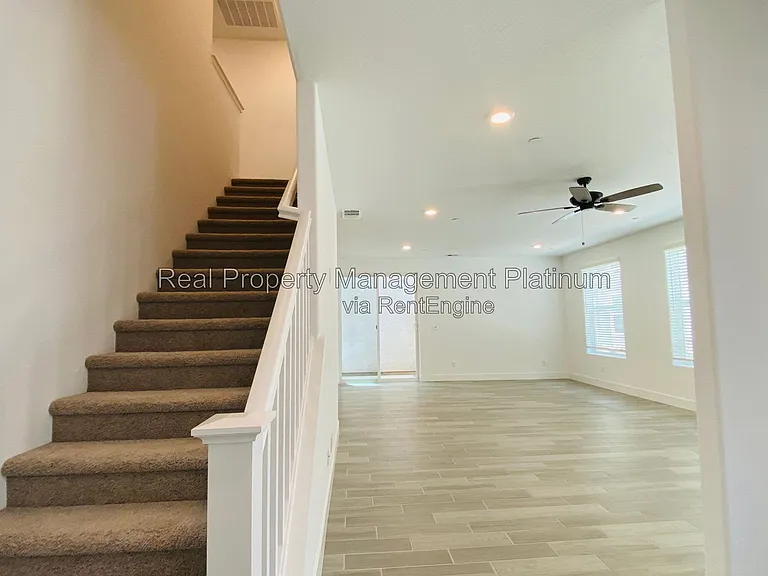 2752 E Tamarind Dr — Photo 13