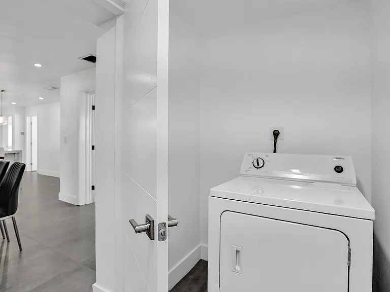 4480 SW 34th Dr — Photo 8