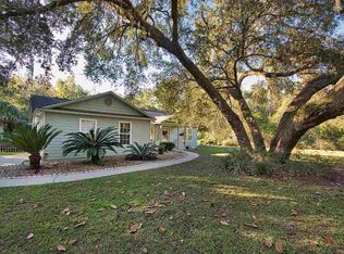 100 Longleaf Dr, Crawfordville, FL 32327