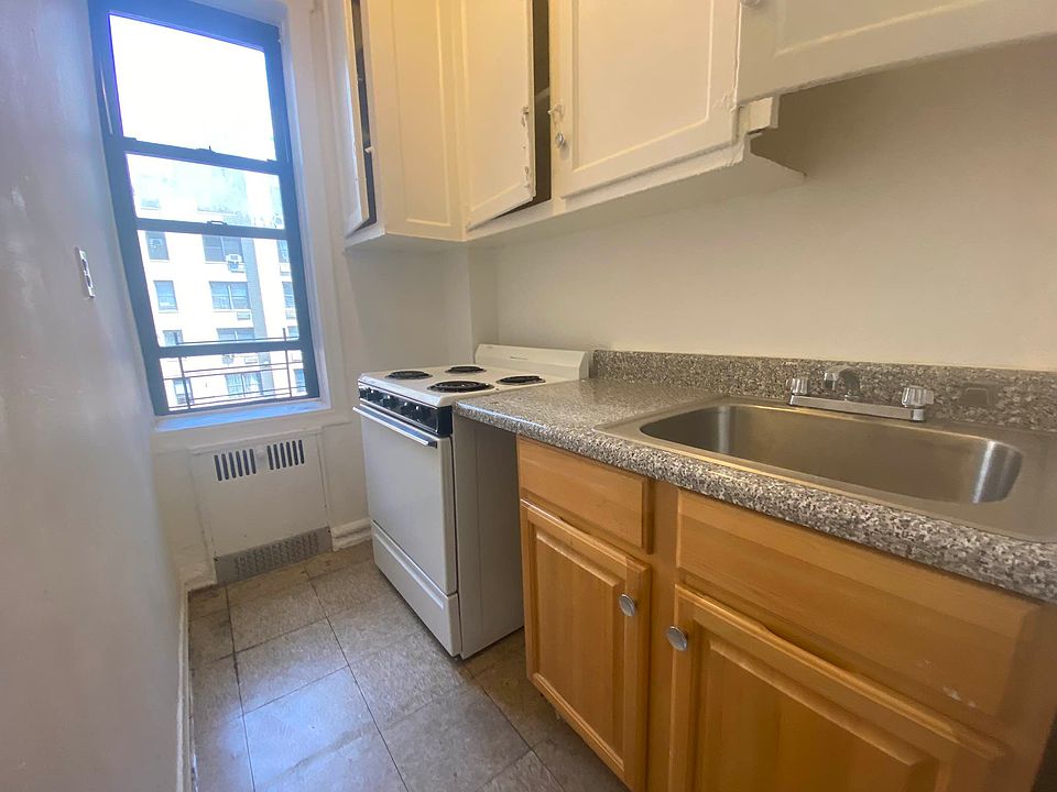 1st image of 150 E 18th St #3X
