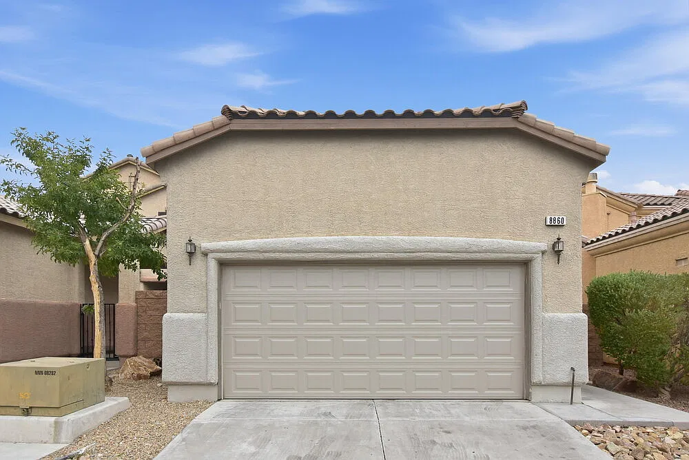4 bed, 3.0 bath, 1944 sqft, $2,260 — Photo 1