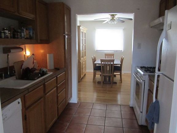 5th image of 1012 Stanford Dr NE