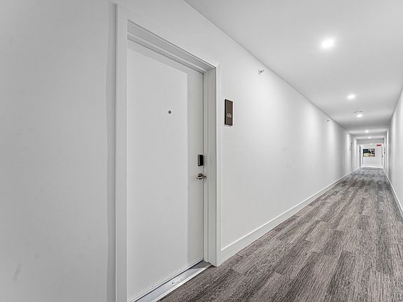 4th image of 111 SE 1st Ave #406