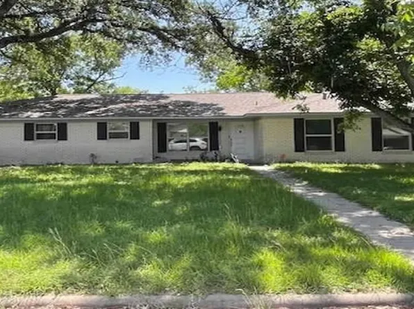 1106 9th St, Hempstead, TX 77445