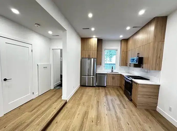 31 Woodfield Rd — Photo 2