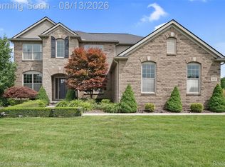 915 Appleton Ct, Oakland, MI 48363