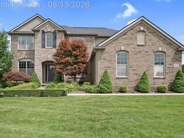 915 Appleton Ct, Oakland, MI 48363
