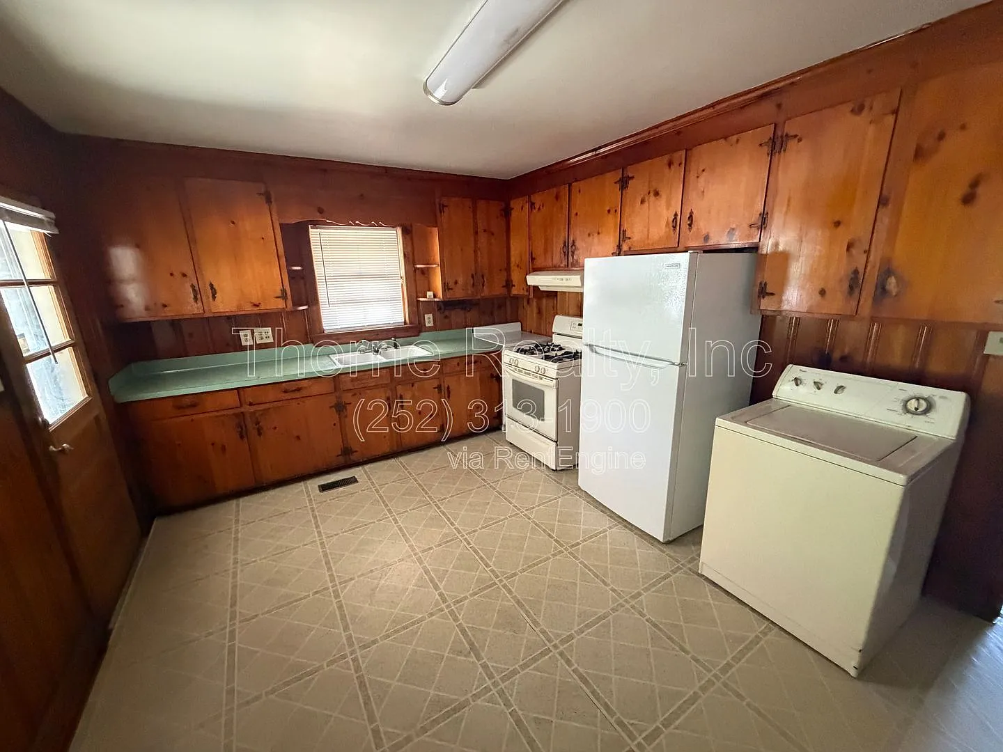 3 bed, 1.0 bath, 1040 sqft, $1,110 — Photo 4